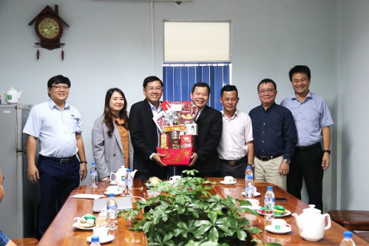 Chủ tịch UBND tỉnh Quảng Ngãi thăm chúc Tết Công ty CP Môi trường Đô thị Quảng Ngãi