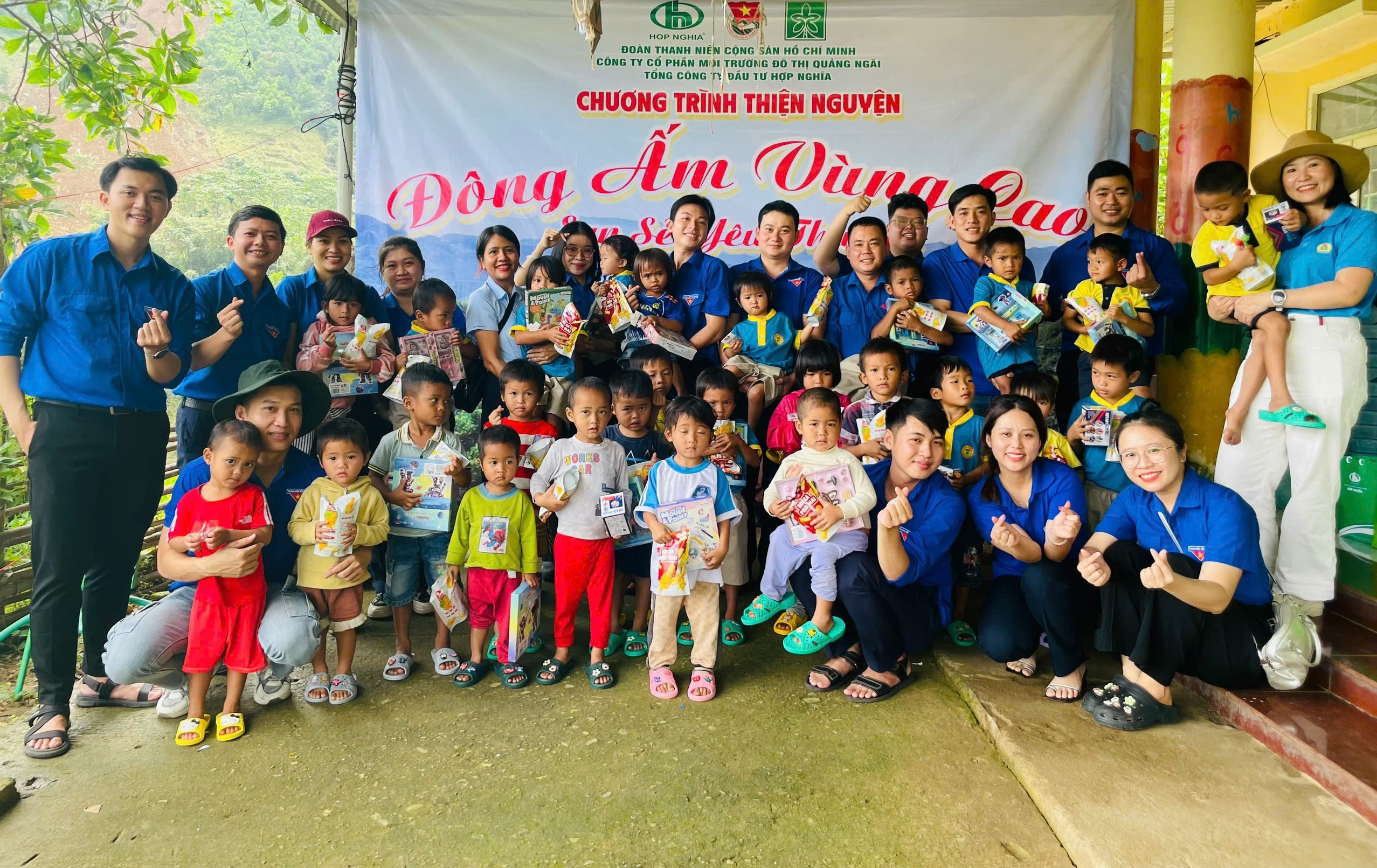 " Đông ấm vùng cao - San sẻ yêu thương"